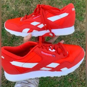 Womens Reebok classic sneakers (size 8.5 / 6.5 men’s)